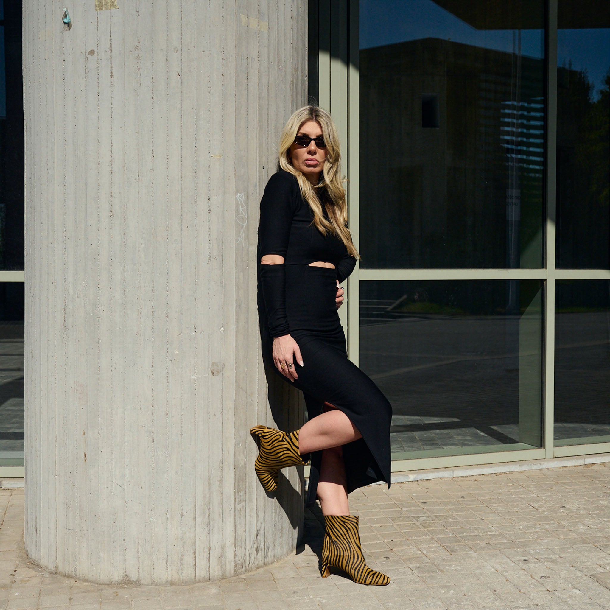 THE V-DRESS