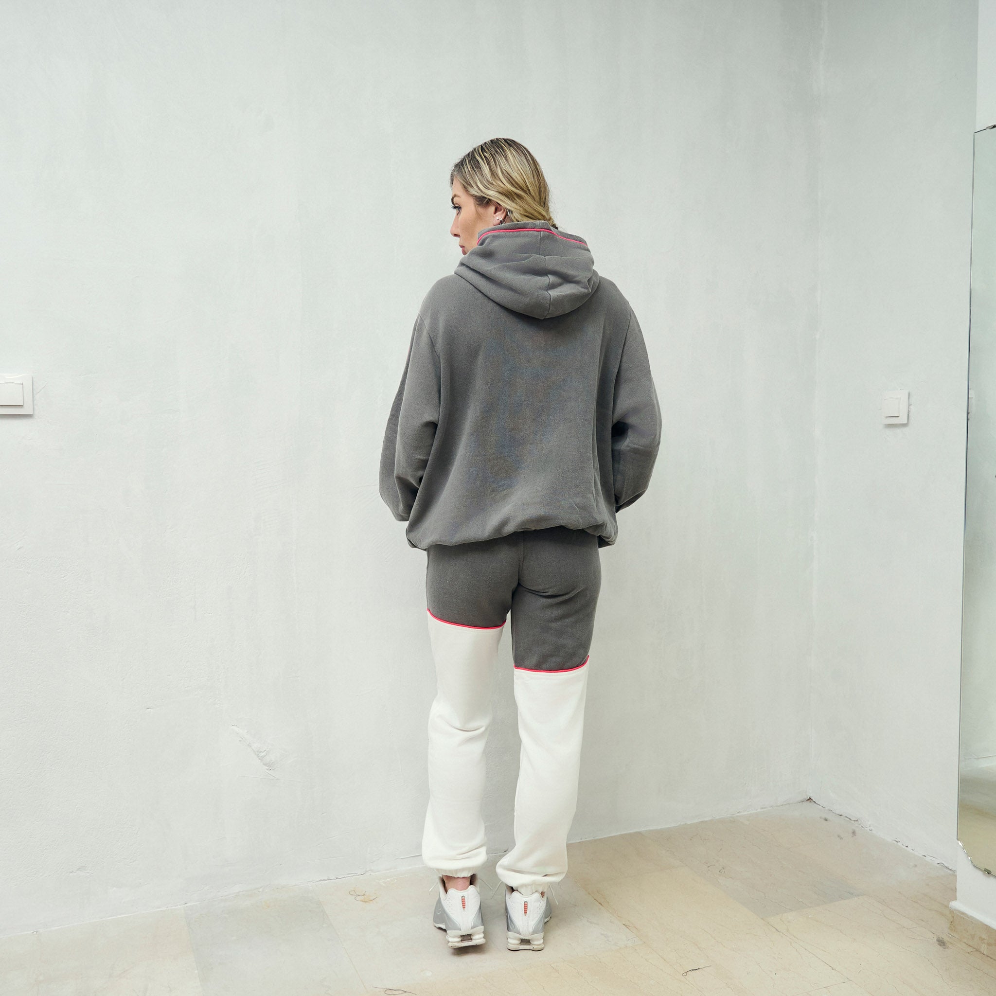 THE DOUBLE TONE WOMAN SET WITH OVERSIZED HOODIE