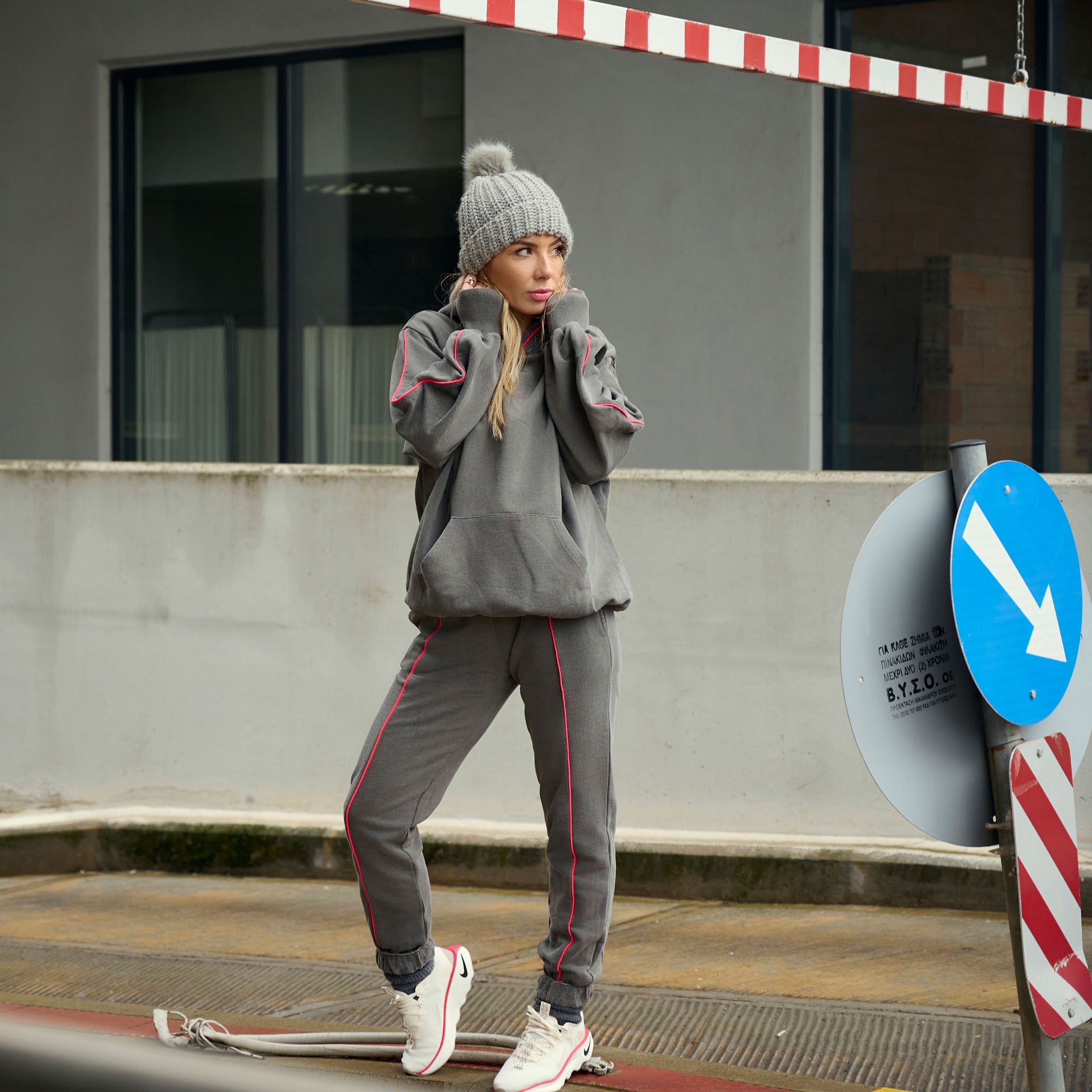 THE STRIPE WOMEN OVERSIZED HOODIE