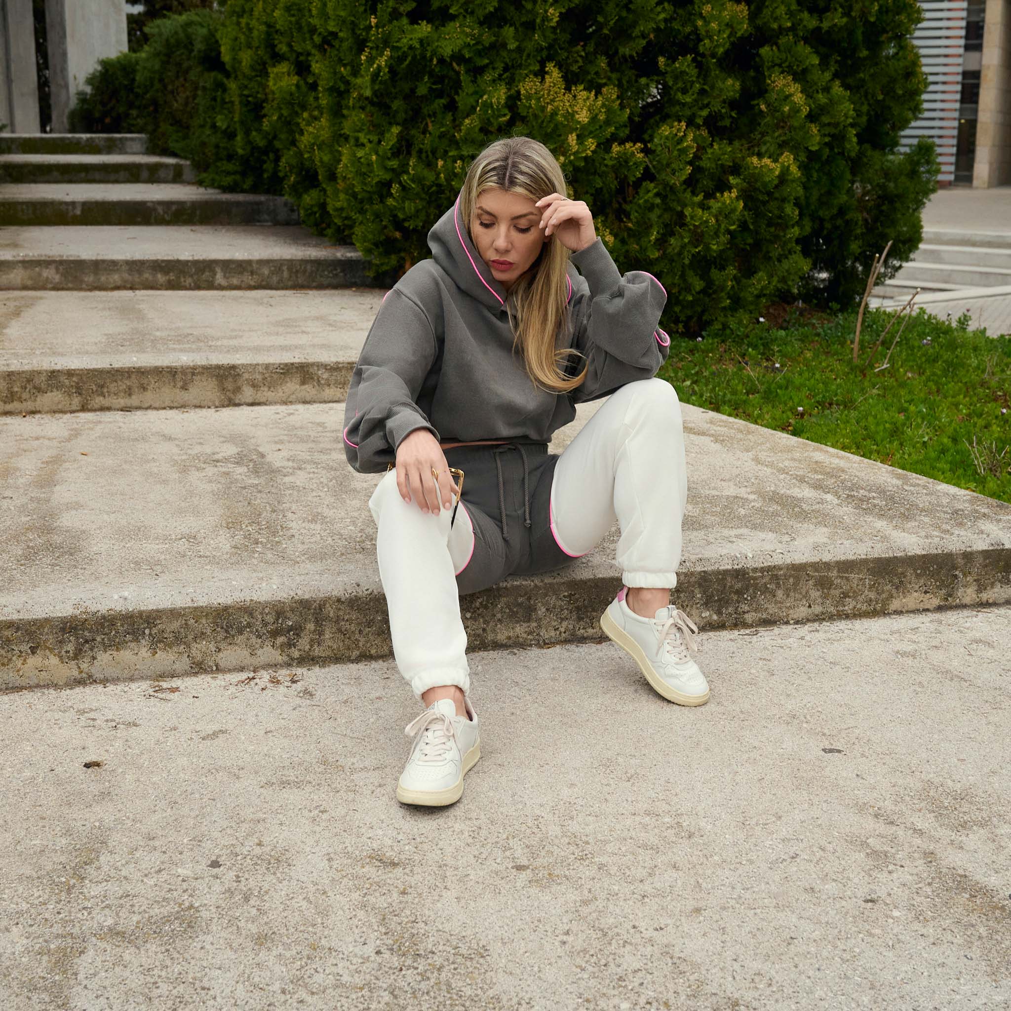 THE DOUBLE TONE WOMAN SET WITH CROPPED HOODIE