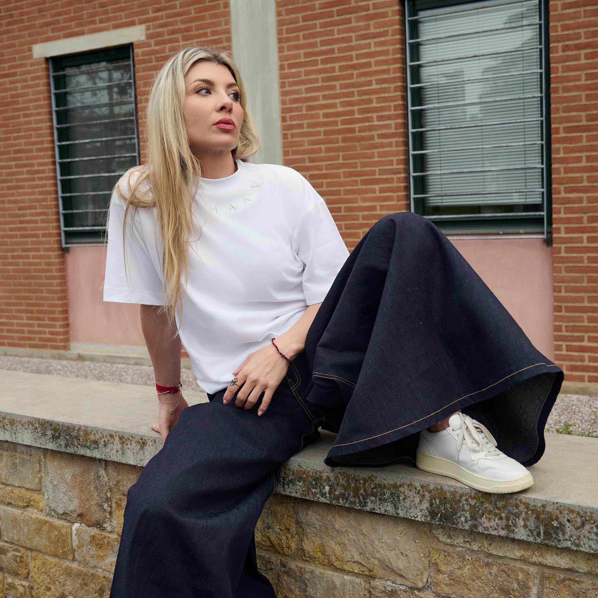 THE LOGO WOMAN T-SHIRT