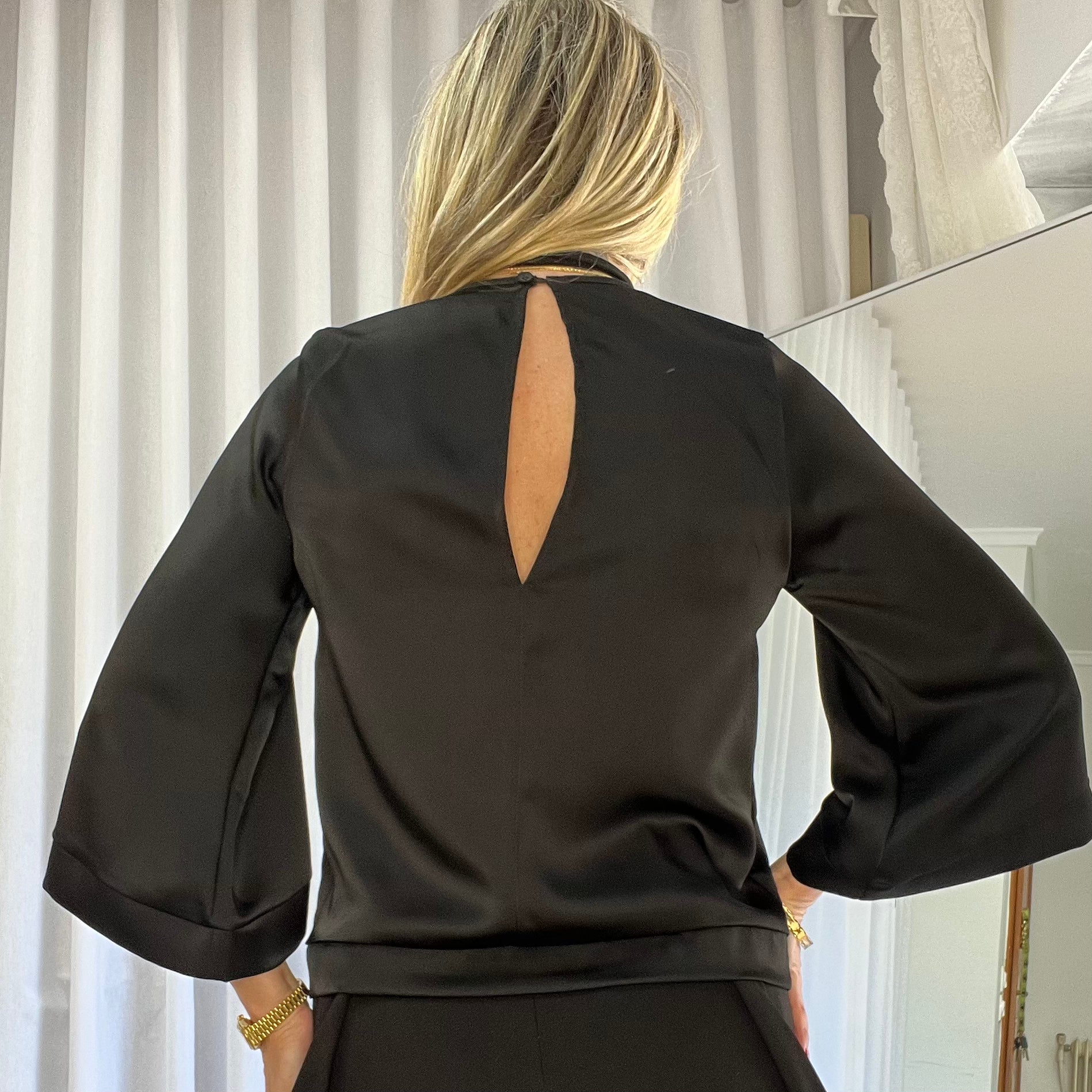 THE V BLOUSE