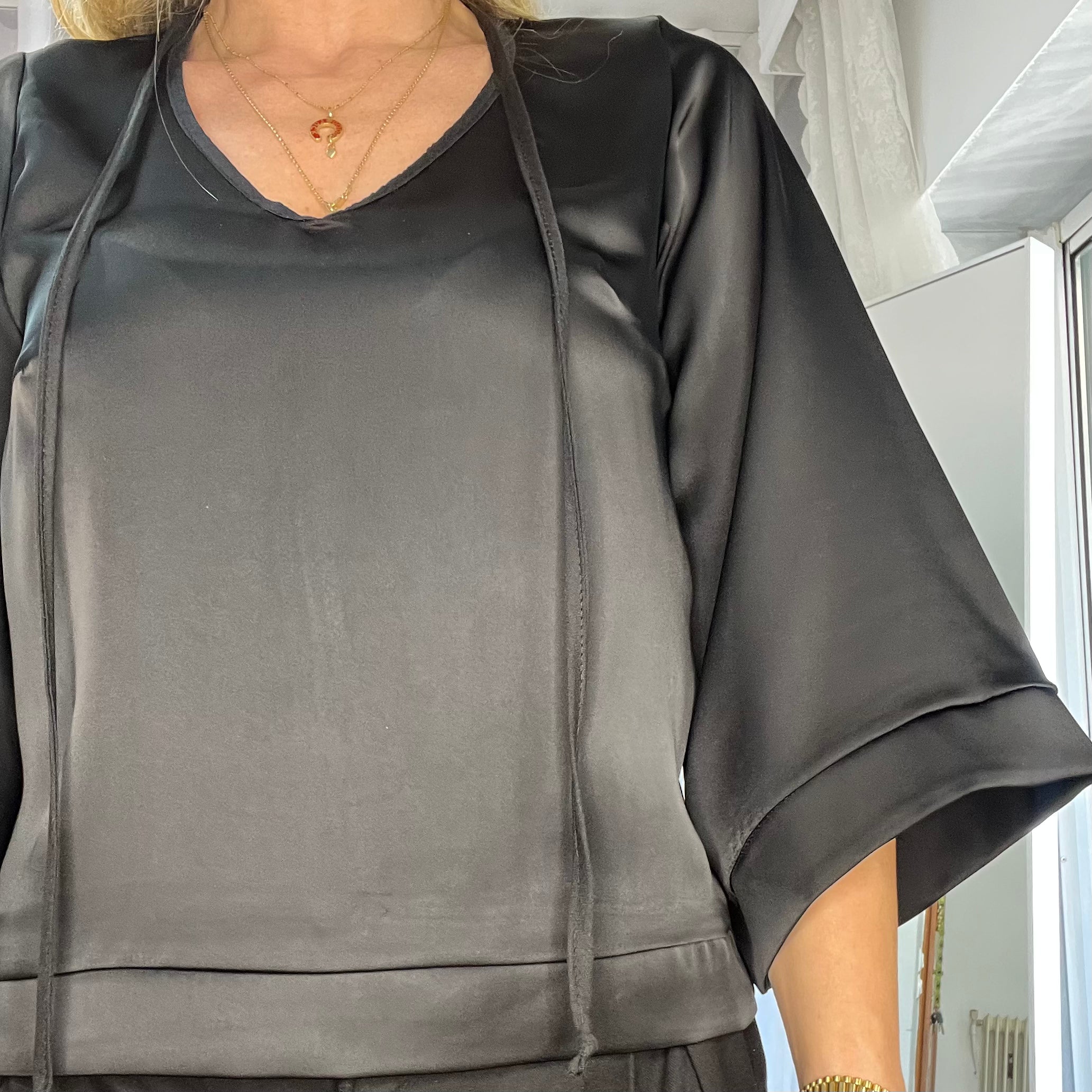 THE V BLOUSE
