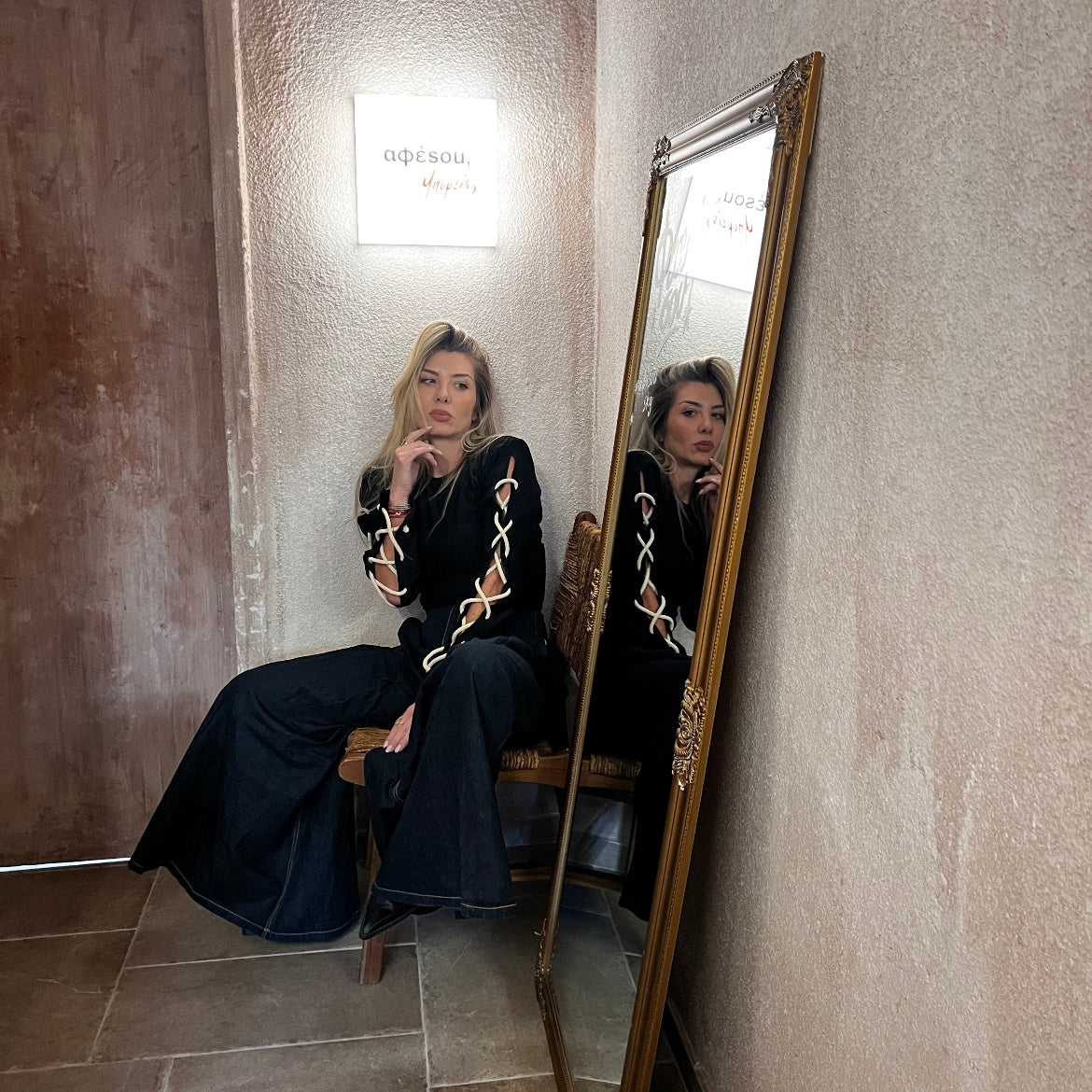 ΤHE LACED BLOUSE