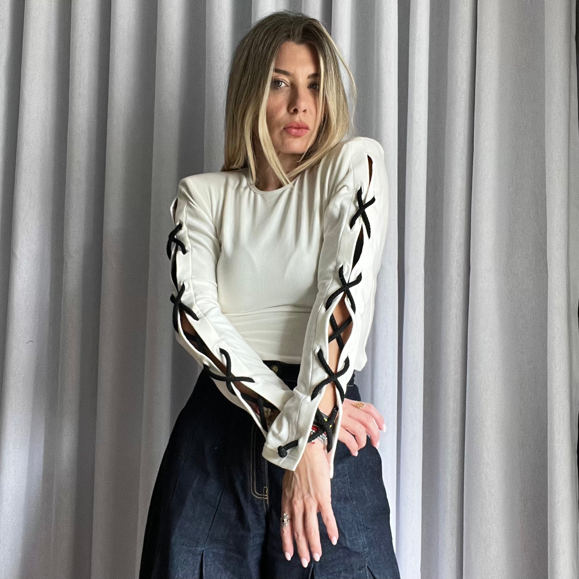 ΤHE LACED BLOUSE
