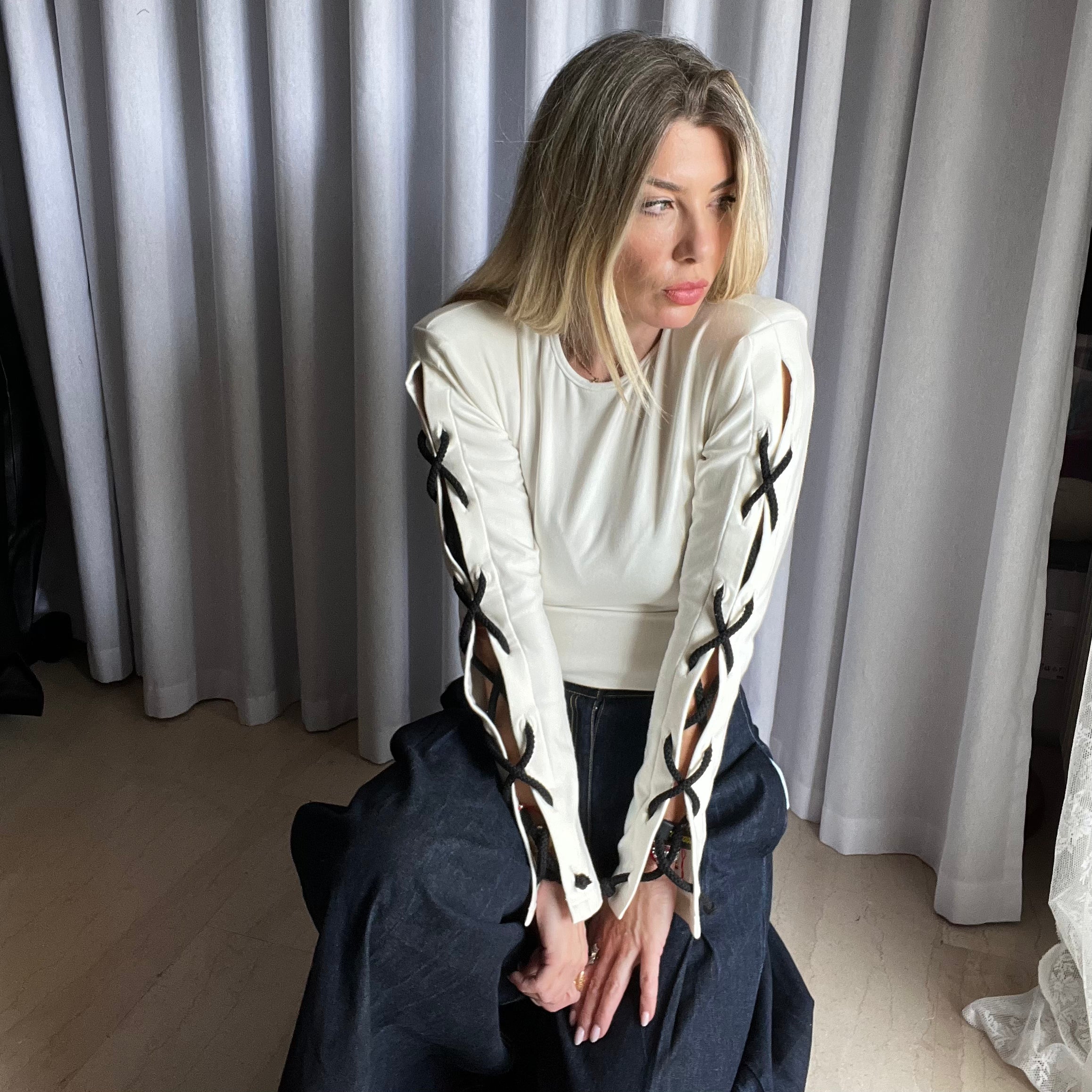 ΤHE LACED BLOUSE